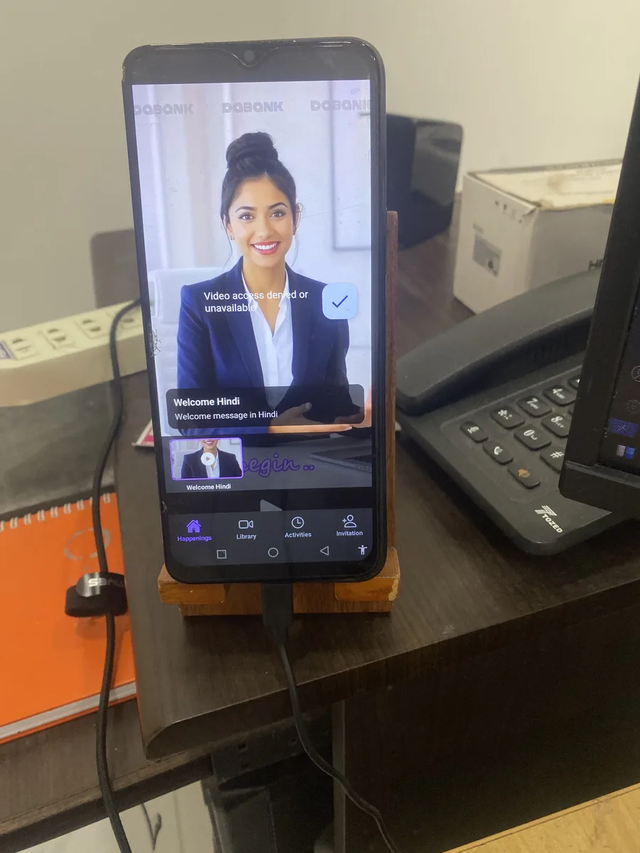 AI-powered customer welcome experience on a mobile kiosk